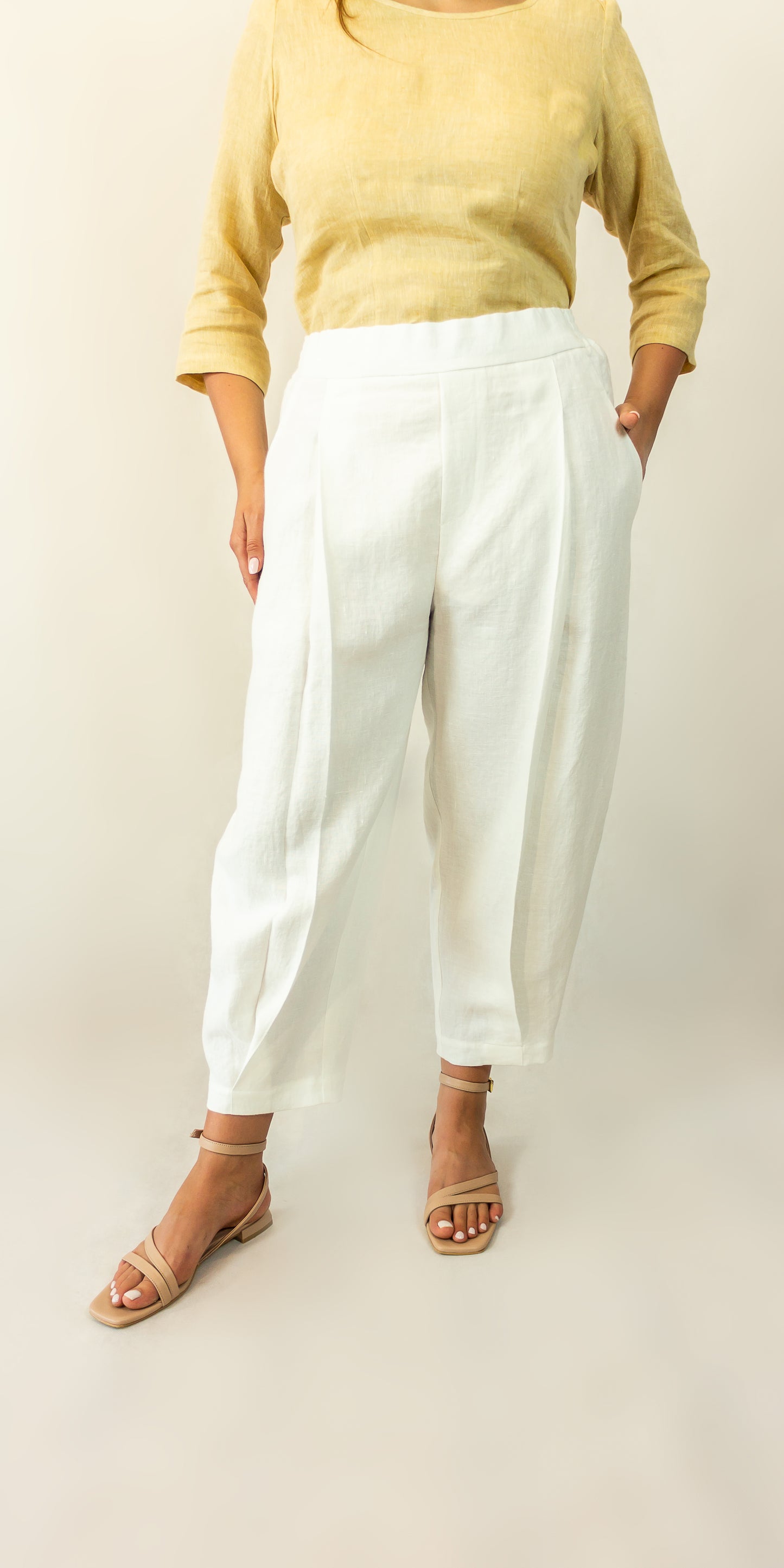 Wide trousers with pleats