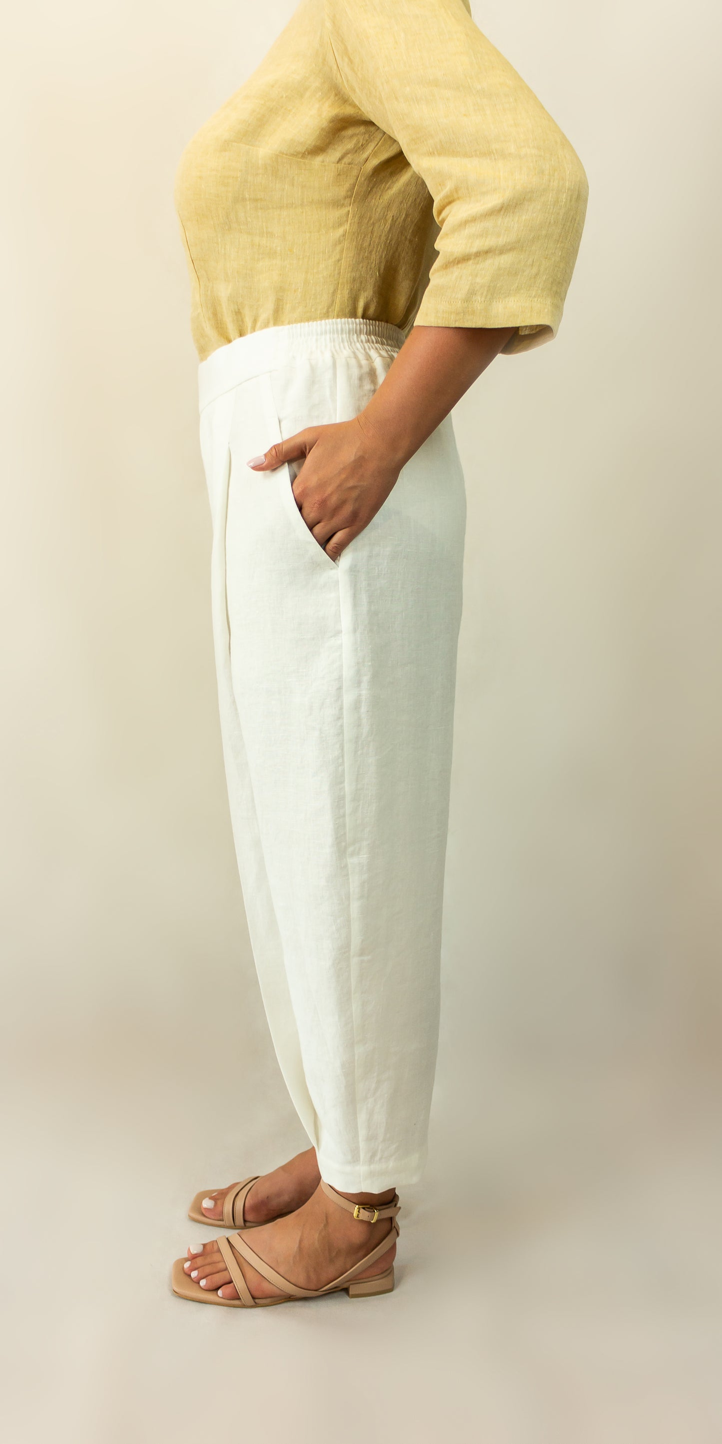 Wide trousers with pleats