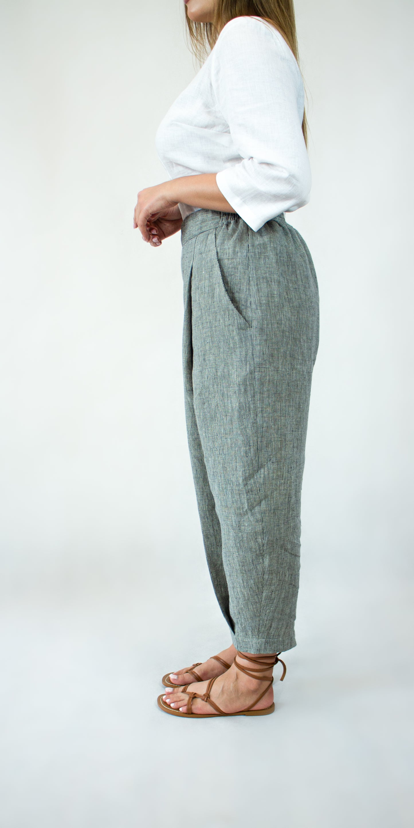 Wide trousers with pleats