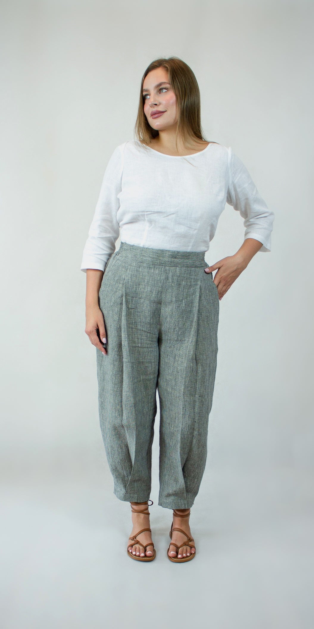 Wide trousers with pleats