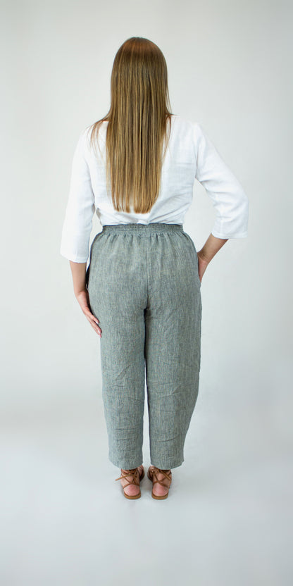 Wide trousers with pleats