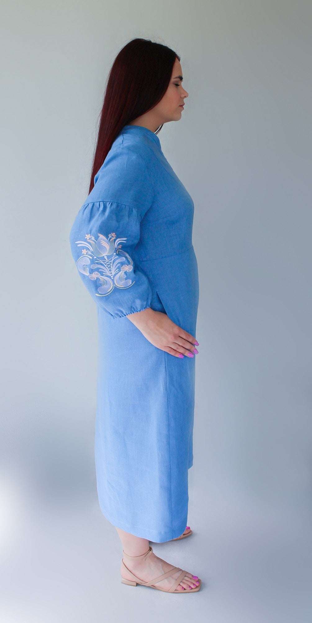 Linen dress with embroidered sleeves