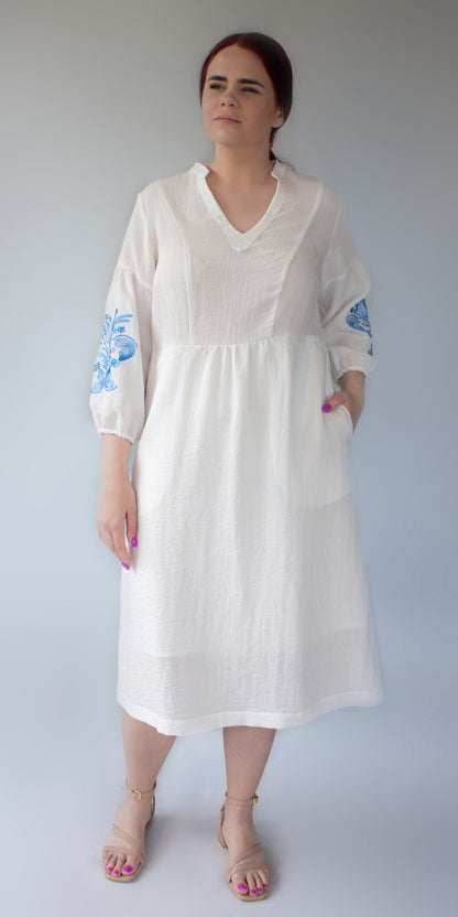 Linen dress with embroidered sleeves